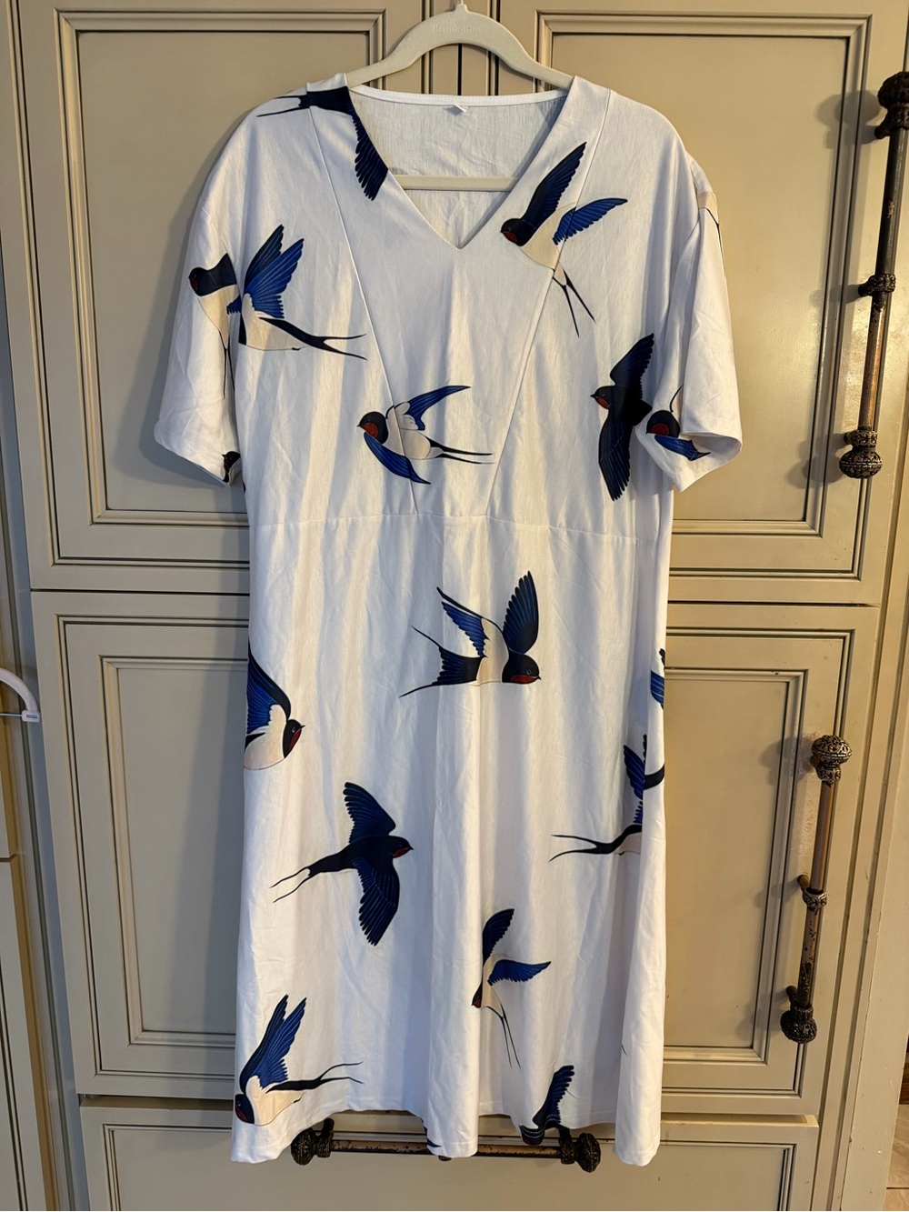 New Women’s White Bird Print V-Neck MIDI Dress Blue Swallow Nature Lovers Sz Med